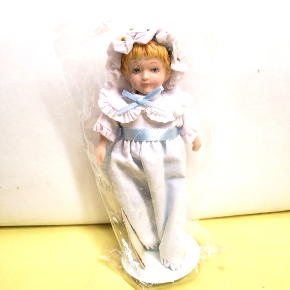 NWT! ADORABLE VICTORIA COLLECTOR DOLL, 7.5" TALL WITH STAND.
